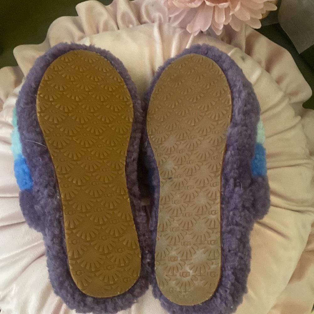 🎀 UGG Multicolor Fuzzy Slippers Size 5 - Picture 3 of 4